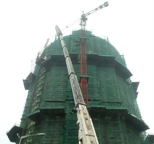 辽宁吊车在工地上作业